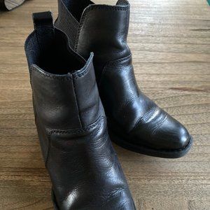 BORN Garcia black bootie